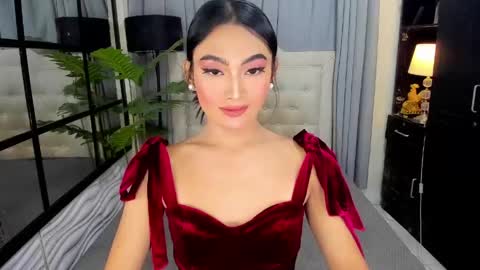 phenomenal_ivy online show from May 14, 2:29 am