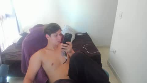 Snapshot of philip_dj chatting on April 28, 6:24 pm philip_dj online show from April 28, 6:24 pm