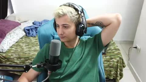 Snapshot of philip_dj chatting on June 21, 12:41 pm philip_dj online show from June 21, 12:41 pm