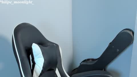 Phil.   INDEPENDENT MODEL online show from February 20, 7:45 am