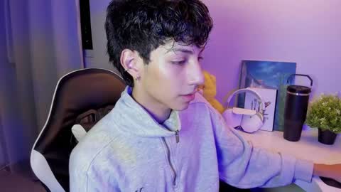 Phil.   INDEPENDENT MODEL online show from September 20, 11:50 pm