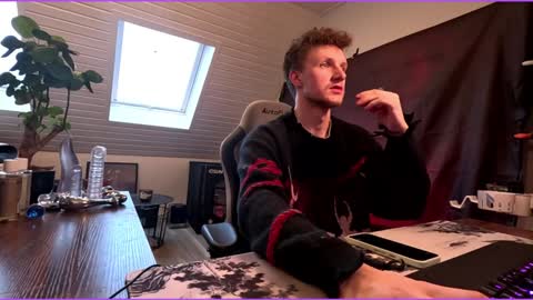 Snapshot of philipp_gtx chatting on February 8, 3:42 pm philipp_gtx online show from February 8, 3:42 pm