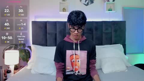 Phillip online show from October 3, 9:34 pm