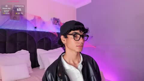 Phillip online show from October 21, 11:38 pm