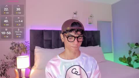 Phillip online show from December 4, 10:18 pm