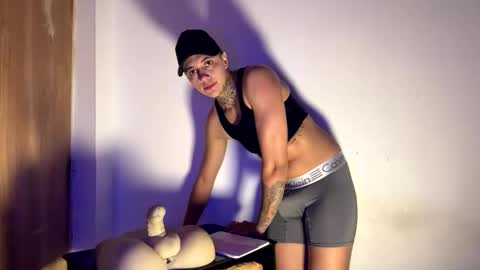 Snapshot of phillip_brownn chatting on January 6, 11:47 am PHILLIP online show from January 6, 11:47 am