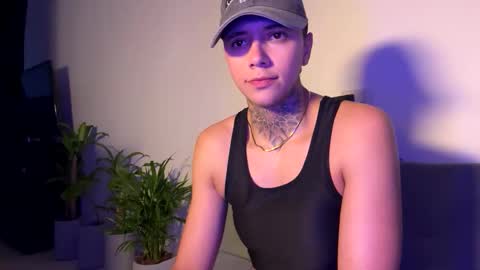 Snapshot of phillip_brownn chatting on February 3, 12:10 pm PHILLIP online show from February 3, 12:10 pm