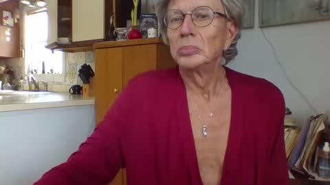 Snapshot of phillipa1023 chatting on January 2, 4:35 pm phillipa online show from January 2, 4:35 pm