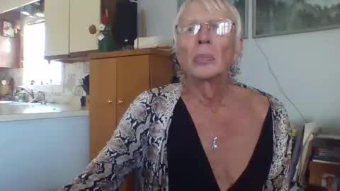 phillipa online show from November 20, 5:45 pm