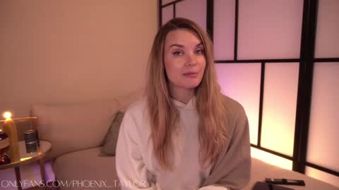 Snapshot of phoenix_taylor chatting on January 7, 2:10 am PHOENIX TAYLOR online show from January 7, 2:10 am