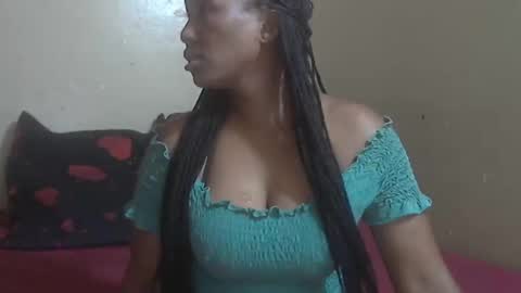 Snapshot of phoenixcandy chatting on January 11, 6:33 pm phoenixcandy online show from January 11, 6:33 pm