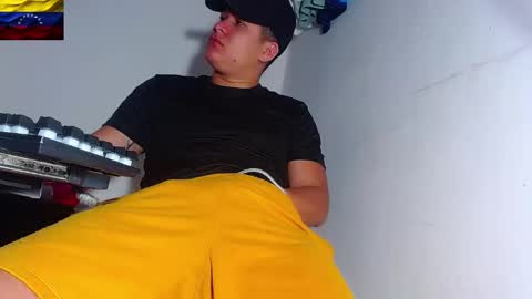 Snapshot of phoenixgnz08 chatting on January 7, 12:40 pm AdnierGnz online show from January 7, 12:40 pm