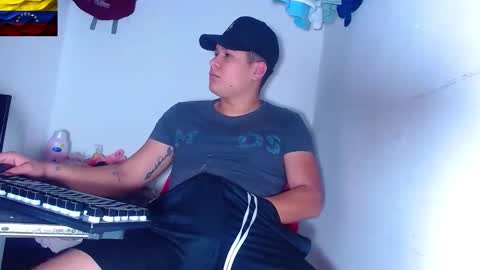 Snapshot of phoenixgnz08 chatting on January 9, 12:52 pm AdnierGnz online show from January 9, 12:52 pm