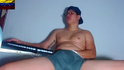 Snapshot of phoenixgnz08 chatting on March 12, 12:55 pm AdnierGnz online show from March 12, 12:55 pm