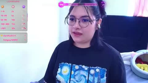 phylavell_ online show from June 26, 4:33 pm