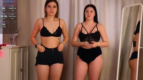 Snapshot of phyllisheart chatting on January 14, 11:31 am Lora black and Lili blonde welcome you here online show from January 14, 11:31 am