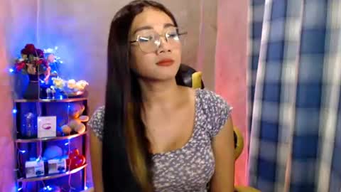 Pia online show from June 9, 2:34 am