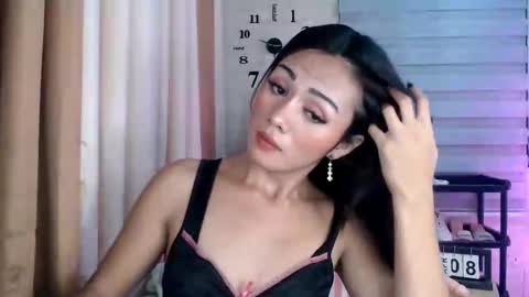 Pia online show from April 8, 12:38 pm