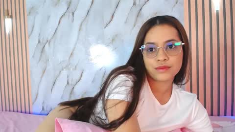 Snapshot of piagelvez_ chatting on November 24, 7:35 pm piagelvez_ online show from November 24, 7:35 pm