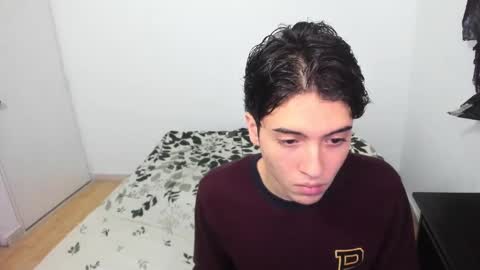 picaszomilos350 online show from February 25, 11:47 pm