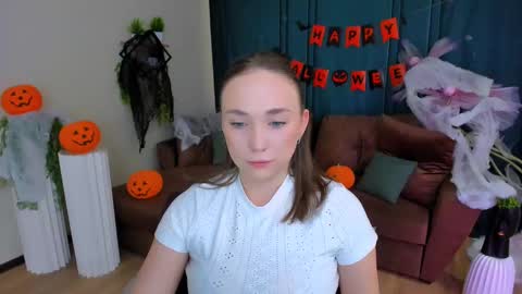 Emelie online show from November 5, 10:15 am