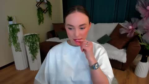 Emelie online show from March 3, 1:23 am