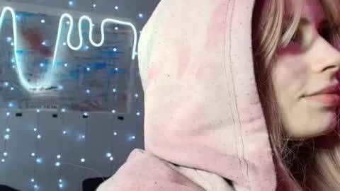 Snapshot of piera_ chatting on October 3, 6:27 pm Piera online show from October 3, 6:27 pm