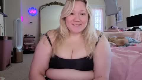 Piggy Rose online show from April 18, 4:55 pm