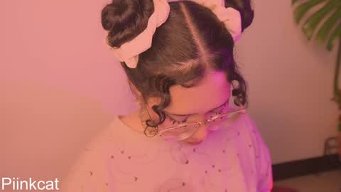 Snapshot of piinkcat chatting on February 7, 9:37 am Emi online show from February 7, 9:37 am