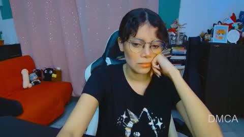 Snapshot of piixiie_d_oll chatting on January 9, 4:15 am Andrea G online show from January 9, 4:15 am