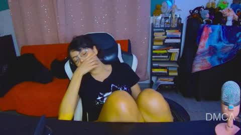 Snapshot of piixiie_d_oll chatting on February 11, 3:22 am Andrea G online show from February 11, 3:22 am