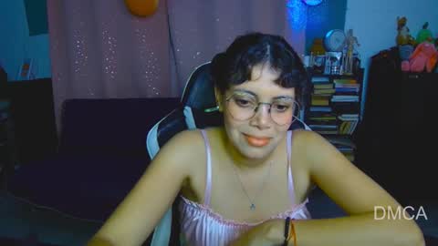 Snapshot of piixiie_d_oll chatting on March 15, 3:01 am Andrea G online show from March 15, 3:01 am