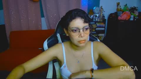 Snapshot of piixiie_d_oll chatting on March 16, 2:06 am Andrea G online show from March 16, 2:06 am