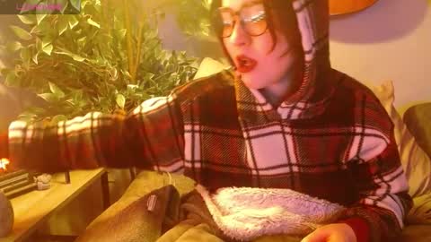 PilloGoddess online show from December 15, 5:12 am