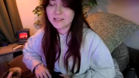 PilloGoddess online show from August 3, 7:18 am
