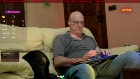 Snapshot of pilot_dave_69 chatting on February 20, 7:19 pm Dave online show from February 20, 7:19 pm