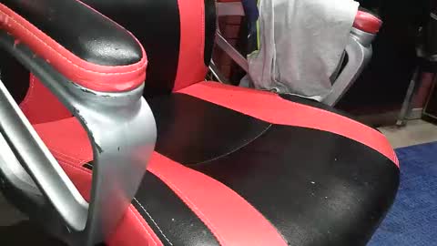 Snapshot of pils001 chatting on September 10, 9:04 pm Pils online show from September 10, 9:04 pm