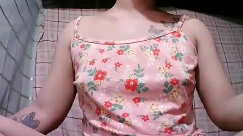 Snapshot of pinay_janella10 chatting on February 6, 4:10 pm pinay_janella10 online show from February 6, 4:10 pm