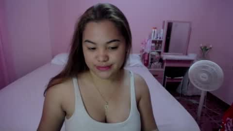 Snapshot of pinay_sweetheartx chatting on May 6, 8:41 am pinay_sweetheartx online show from May 6, 8:41 am