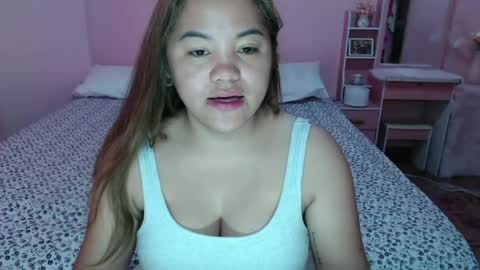 Snapshot of pinay_sweetheartx chatting on May 19, 1:56 am pinay_sweetheartx online show from May 19, 1:56 am