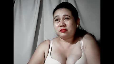 Snapshot of pinaymama12345 chatting on March 13, 1:29 pm pinaymama12345 online show from March 13, 1:29 pm