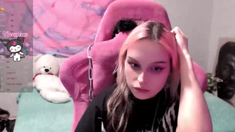 Snapshot of pineapple_dope chatting on September 19, 11:49 pm Nancy online show from September 19, 11:49 pm