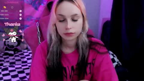 Snapshot of pineapple_dope chatting on October 23, 10:19 pm Nancy online show from October 23, 10:19 pm