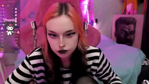 Snapshot of pineapple_dope chatting on April 24, 6:32 pm Nancy online show from April 24, 6:32 pm