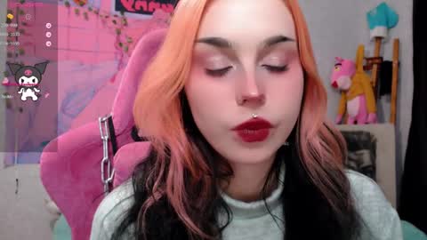 Snapshot of pineapple_dope chatting on April 25, 8:39 pm Nancy online show from April 25, 8:39 pm