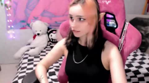 Snapshot of pineapple_dope chatting on May 12, 10:29 pm Nancy online show from May 12, 10:29 pm