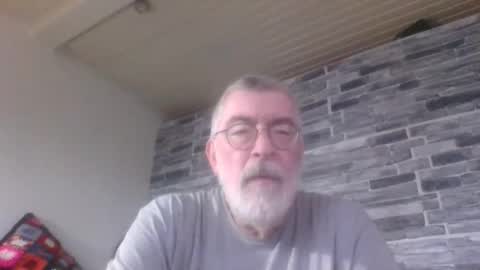 Snapshot of pinholder chatting on October 13, 6:35 am Michael online show from October 13, 6:35 am
