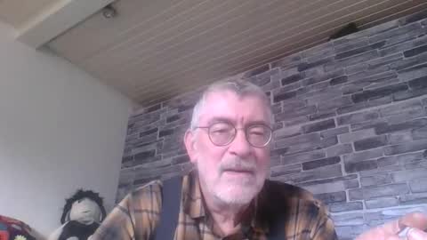 Snapshot of pinholder chatting on October 14, 11:55 am Michael online show from October 14, 11:55 am