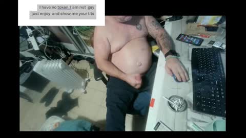 Snapshot of pini_z chatting on December 28, 12:47 am pini_z online show from December 28, 12:47 am