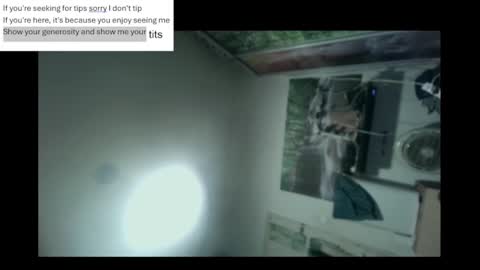 Snapshot of pini_z chatting on January 6, 4:55 pm pini_z online show from January 6, 4:55 pm